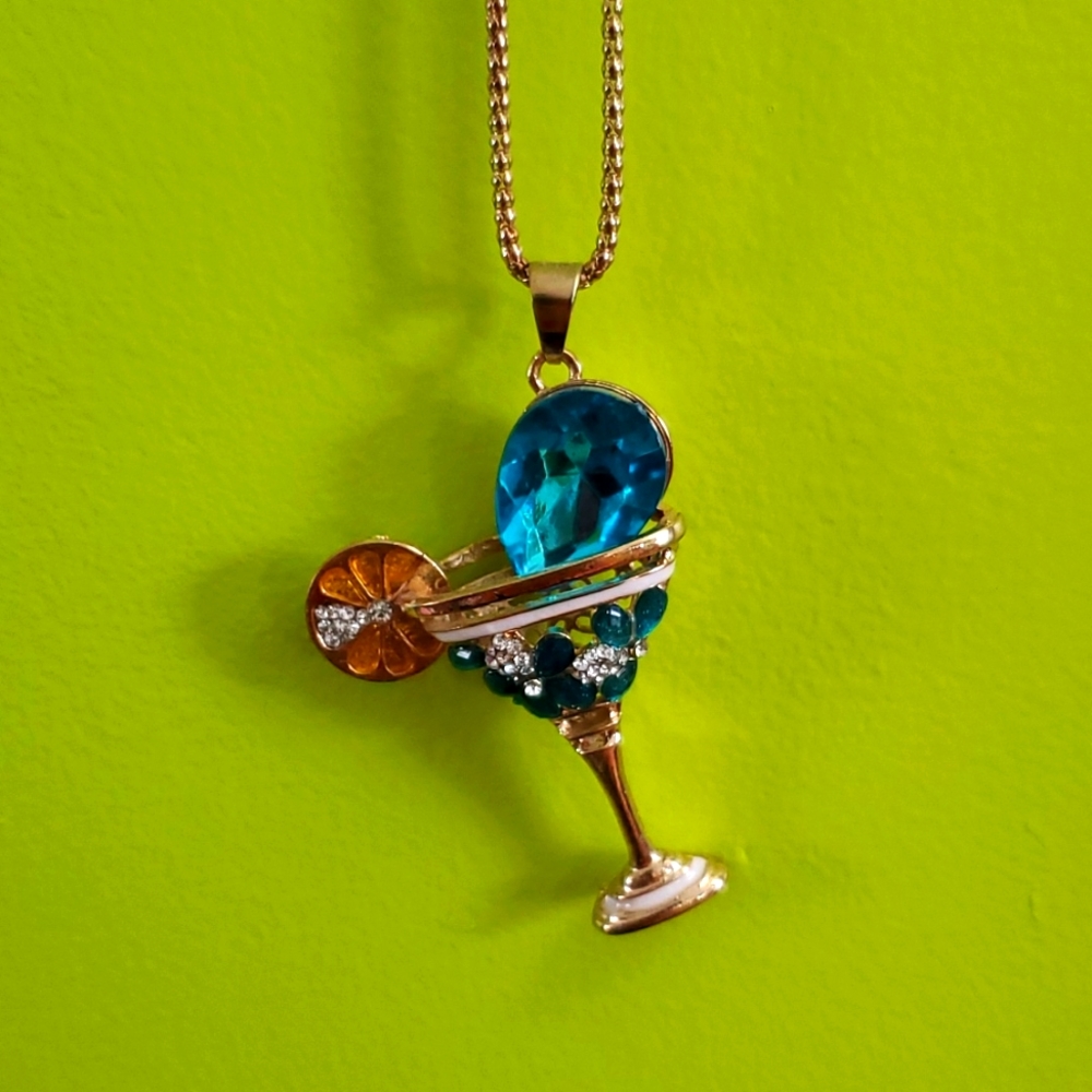 Cocktail Neclace Sparkly Blue Gem